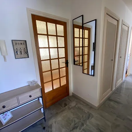 - T3 - 2 - 5 Personnes - Garage - Clim - Port à 300 M Appartement *