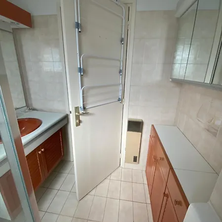 - T3 - 2 - 5 Personnes - Garage - Clim - Port à 300 M Appartement *