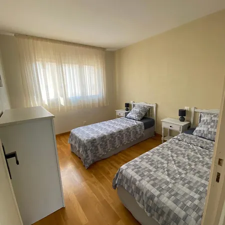 - T3 - 2 - 5 Personnes - Garage - Clim - Port à 300 M Appartement *