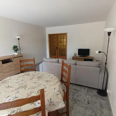 - T3 - 2 - 5 Personnes - Garage - Clim - Port à 300 M * Fréjus